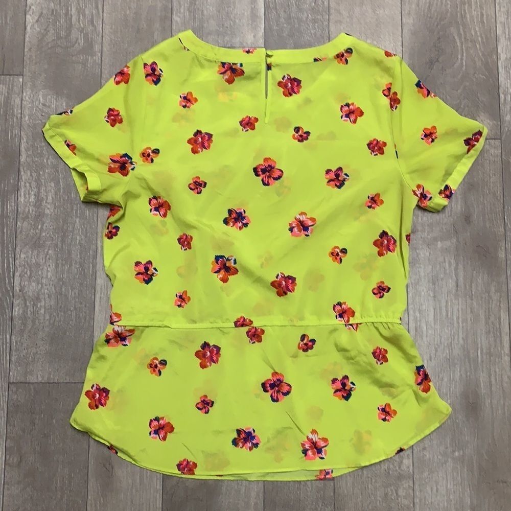 Womens Attention Shortsleeve Floral Shirt‎ - Picture 5 of 5